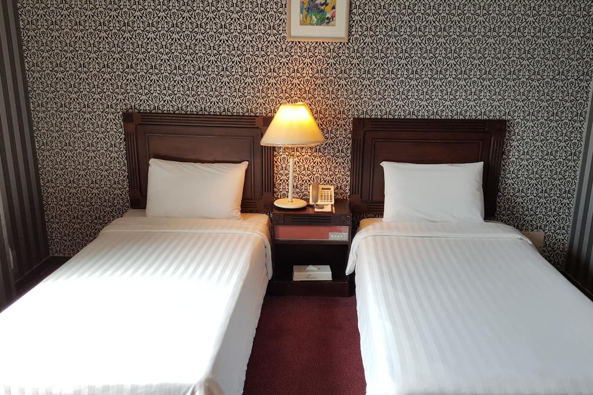 Twin Room | Peralatan tempat tidur premium, peti besi dalam bilik, Wi-fi percuma