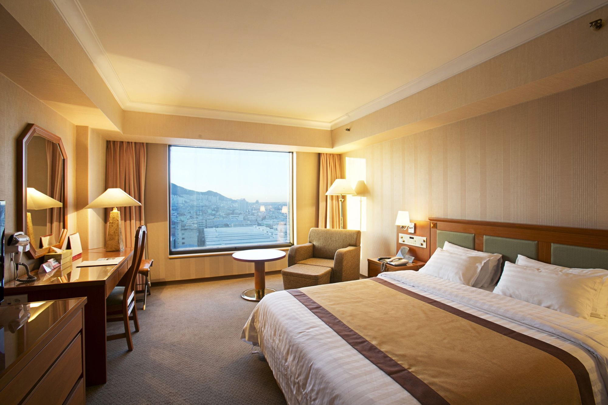 deluxe double room | minibar, in-room safe, desk, blackout curtains