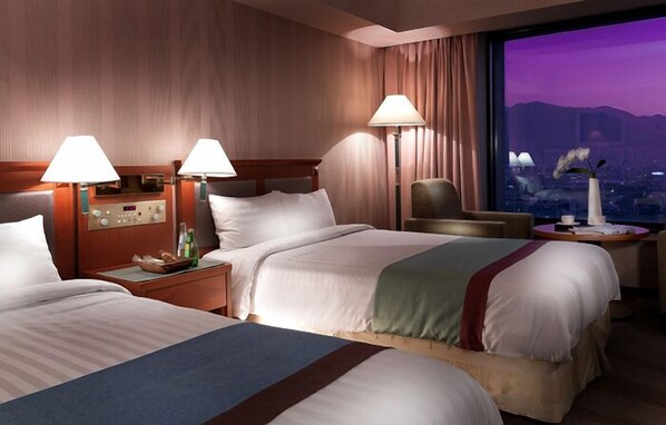 Minibar, in-room safe, desk, blackout curtains