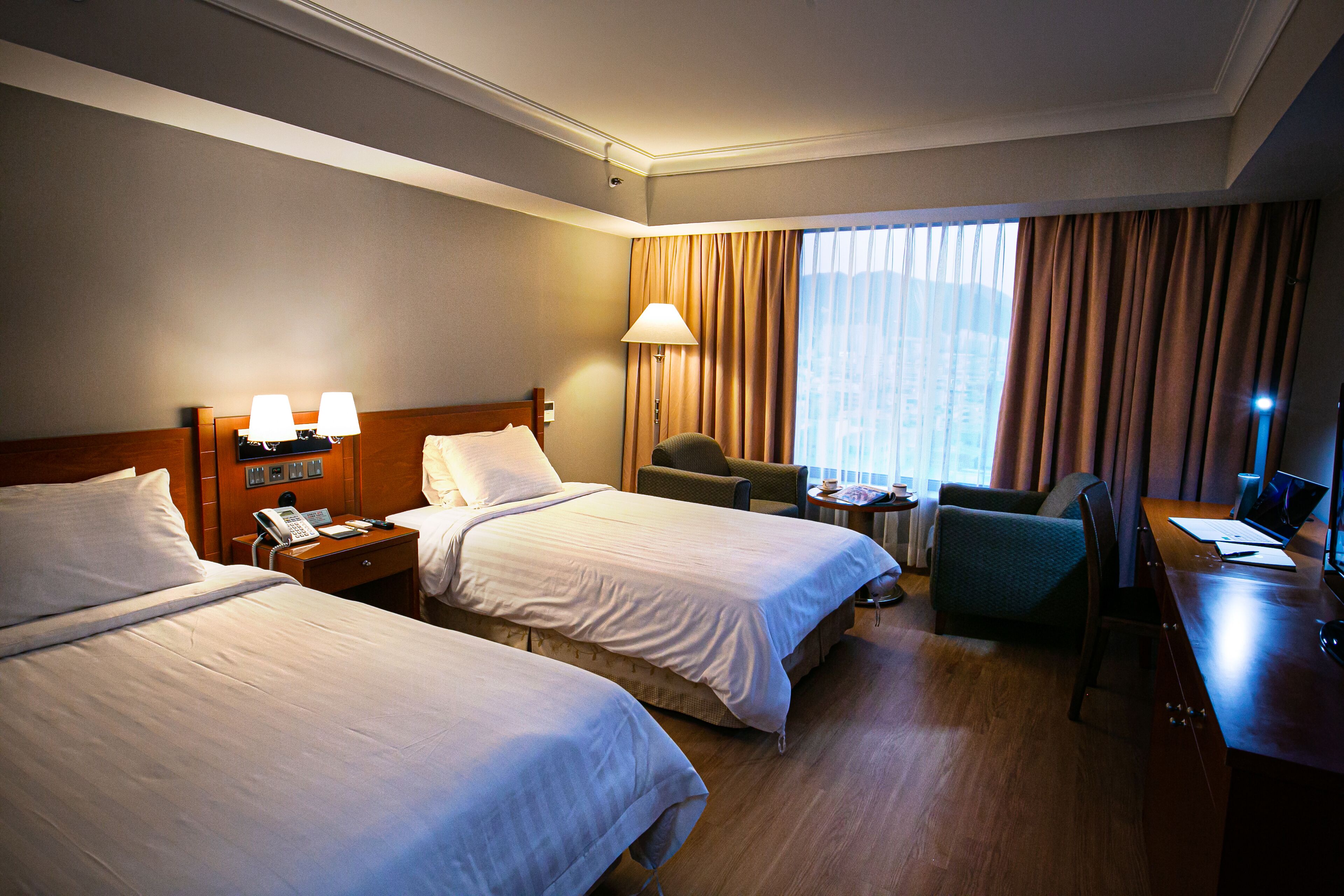 prime deluxe twin | minibar, in-room safe, desk, blackout curtains