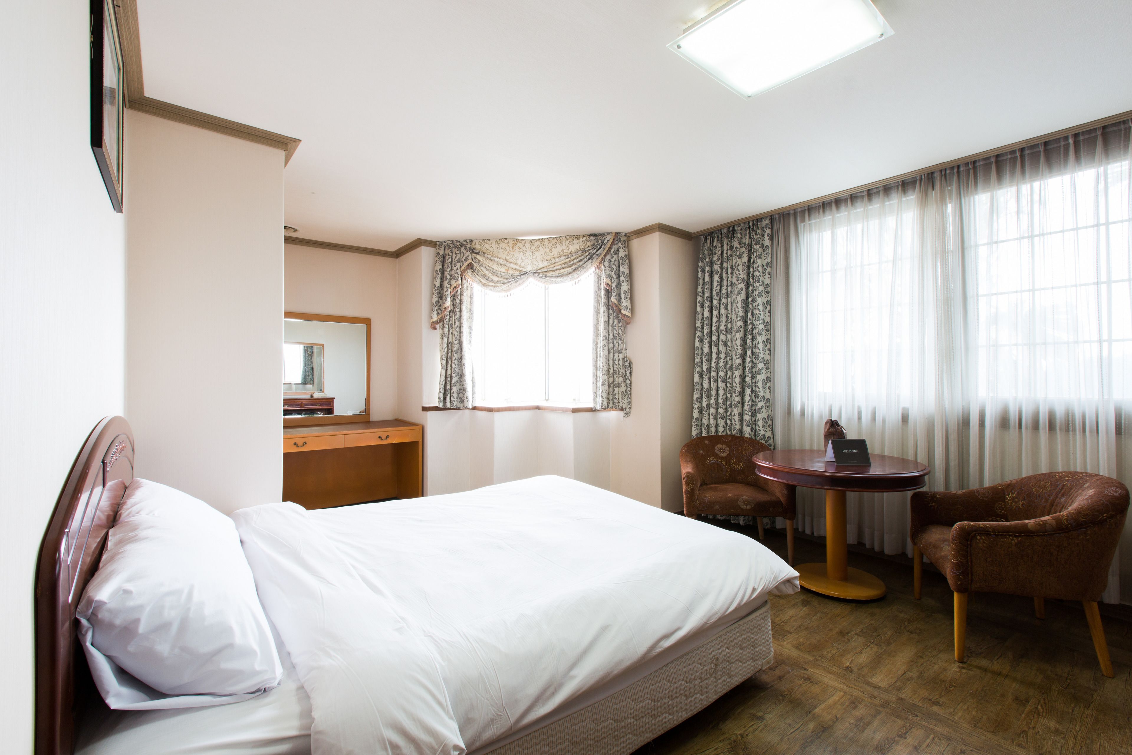 スタンダード ルーム ダブルベッド 1 台またはシングルベッド 2 台