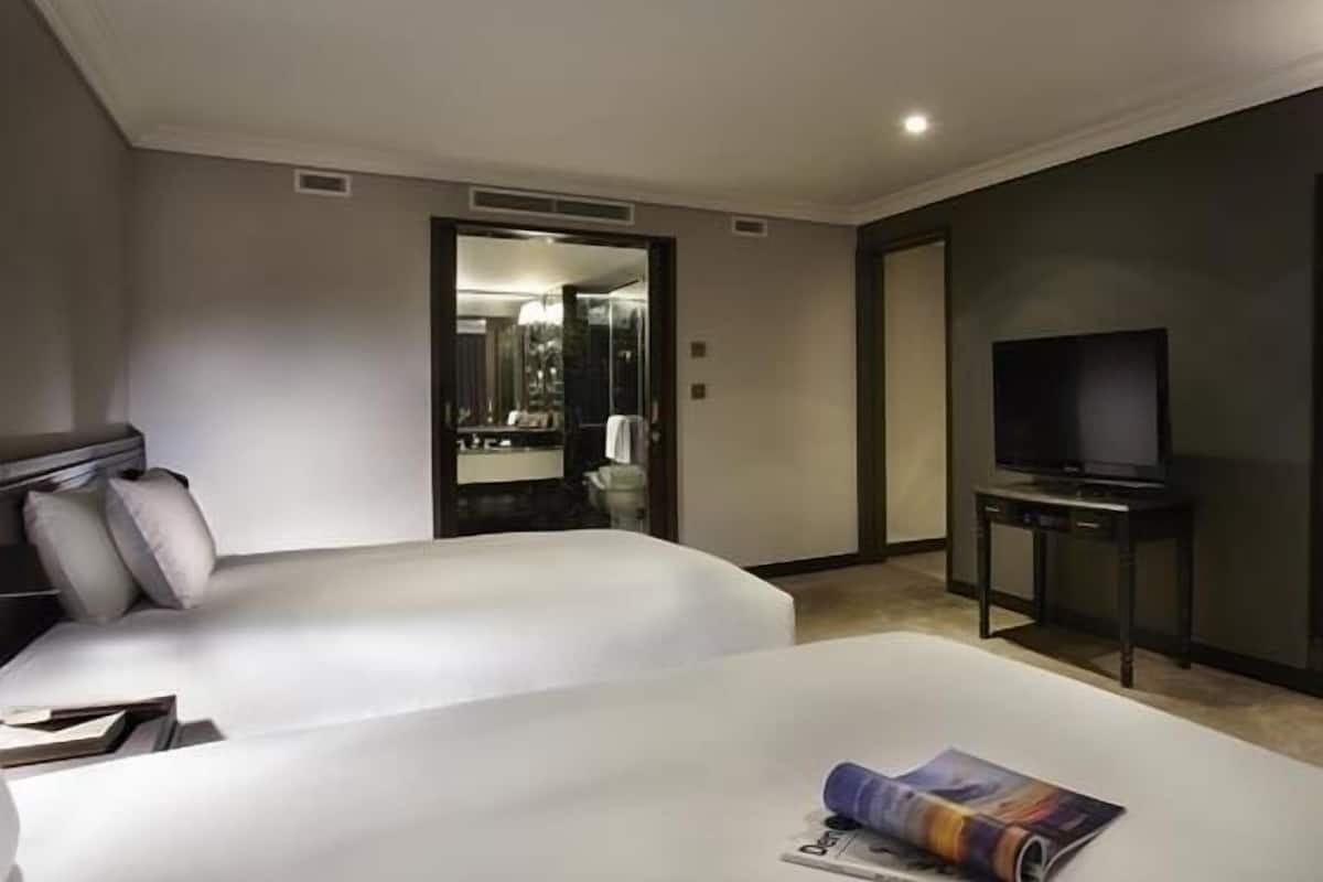 1 bedroom, premium bedding, minibar, in-room safe