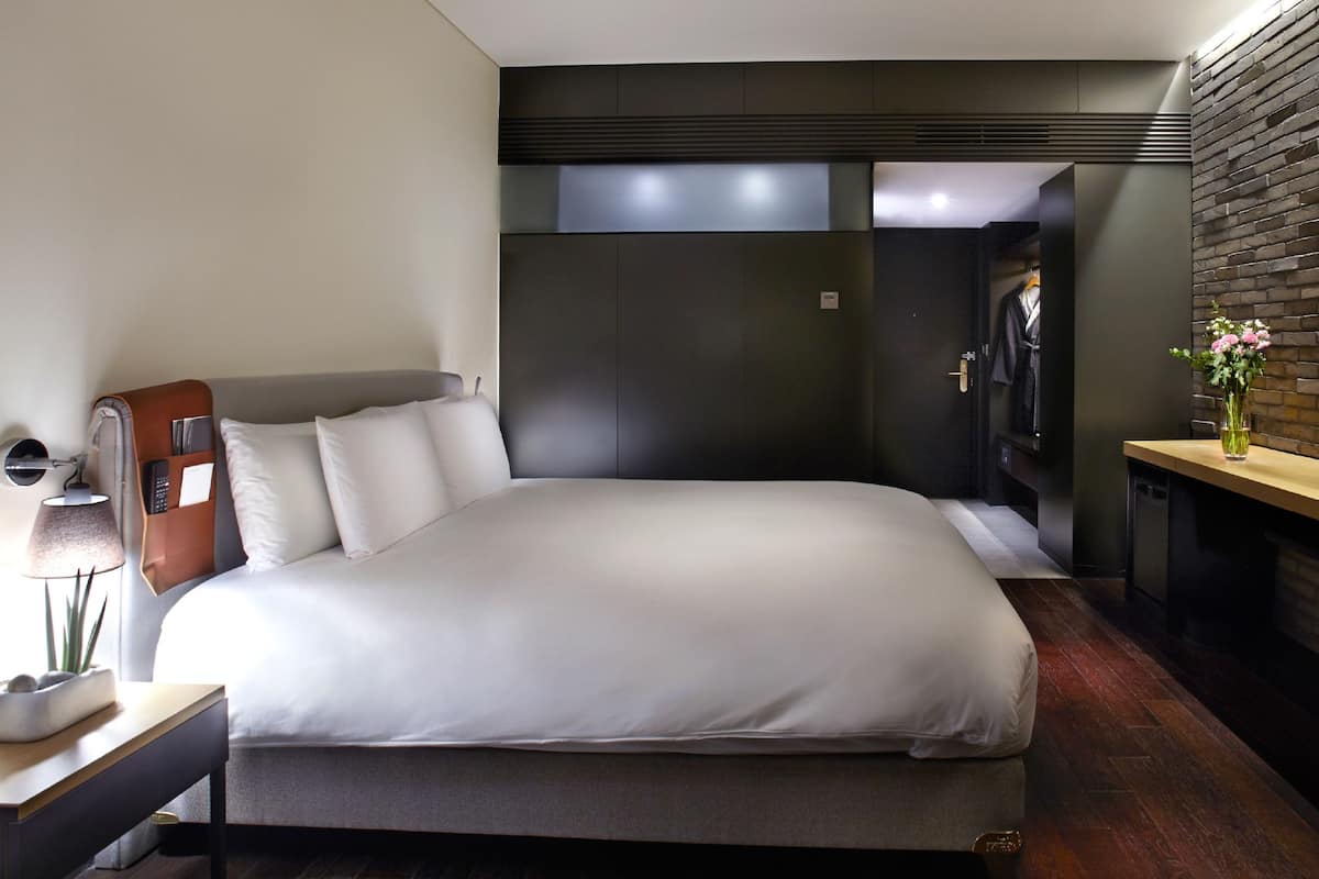 1 bedroom, premium bedding, minibar, in-room safe