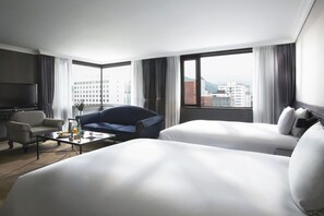 Hochwertige Bettwaren, Minibar, Zimmersafe, Schreibtisch