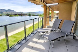 Casa geminada superluxo, 2 quartos, vista para o lago | Terraço/pátio