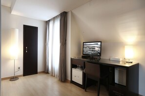 Tomannsrom – deluxe | Forretningsfasiliteter på rommet