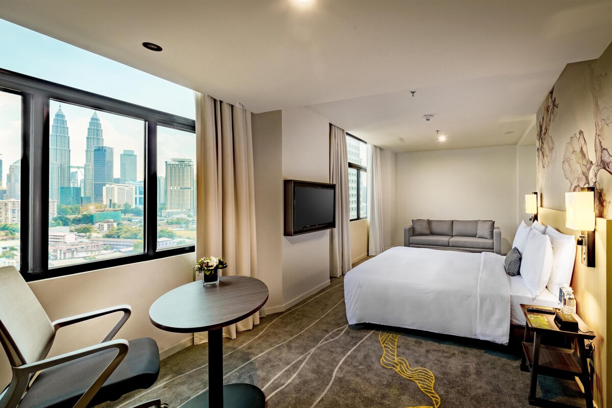 ห้องดีลักซ์, เตียงควีนไซส์ 1 เตียง (Twin Tower View) | มินิบาร์, ตู้นิรภัยในห้องพัก, ห้องเก็บเสียง, เตารีด/โต๊ะรีดผ้า