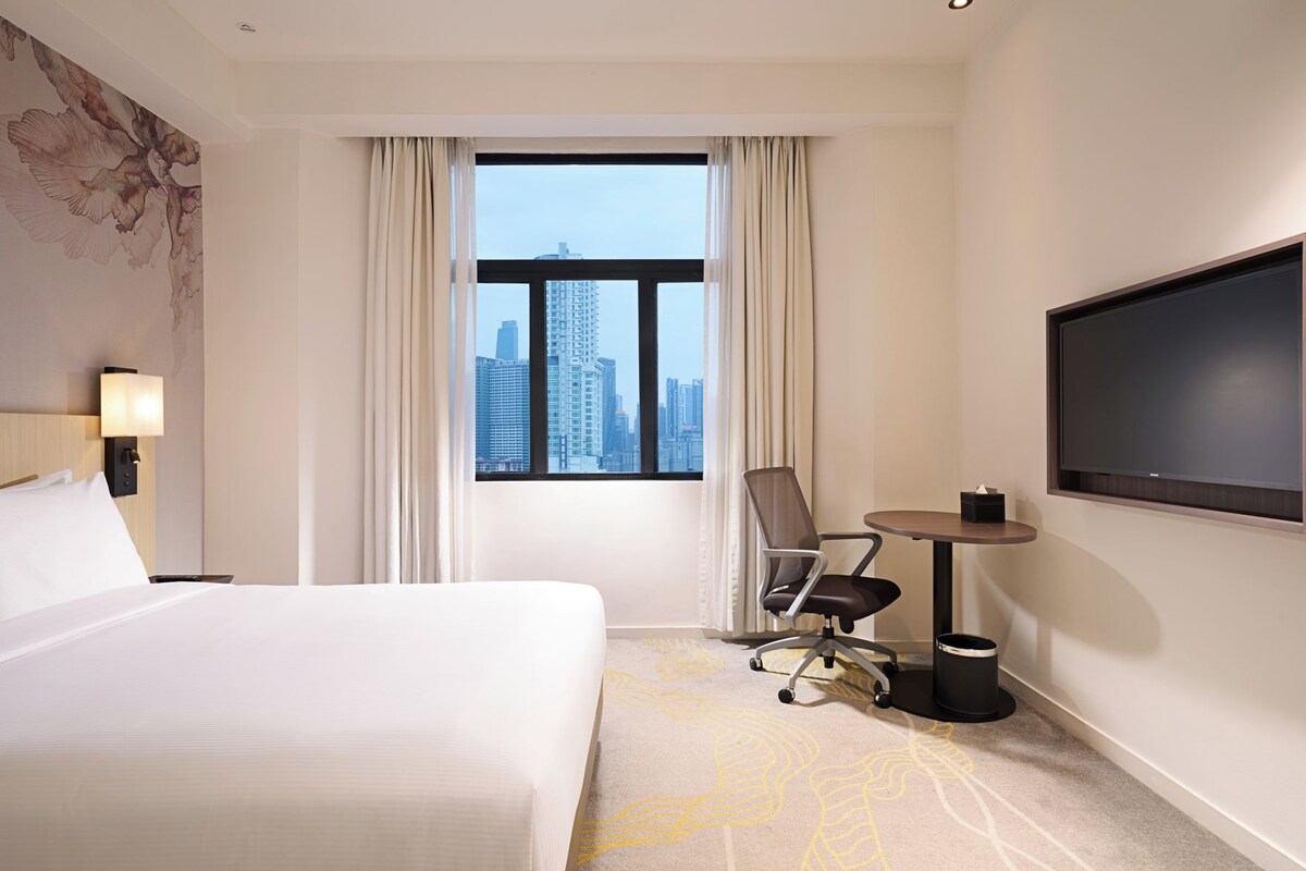 Minibar, in-room safe, soundproofing, iron/ironing board