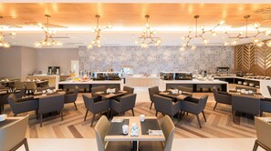 Breakfast, lunch, dinner served; international cuisine 