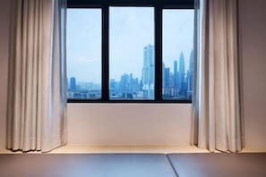 Chambre, 1 grand lit (Twin Tower View) | Minibar, coffres-forts dans les chambres, chambres insonorisées