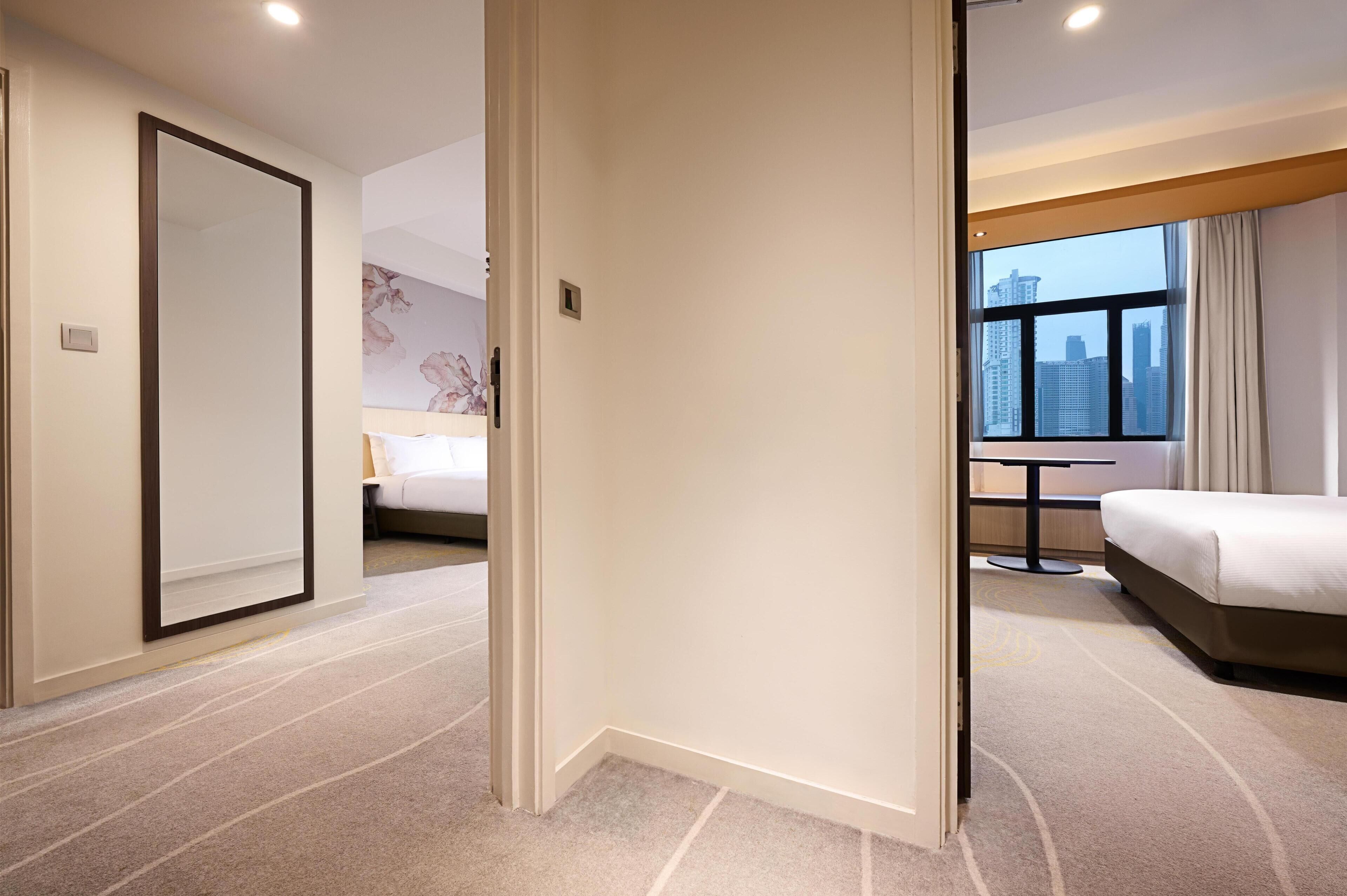 Familienzimmer, 2 Schlafzimmer (KLCC View) | Minibar, Zimmersafe, schallisolierte Zimmer, Bügeleisen/Bügelbrett