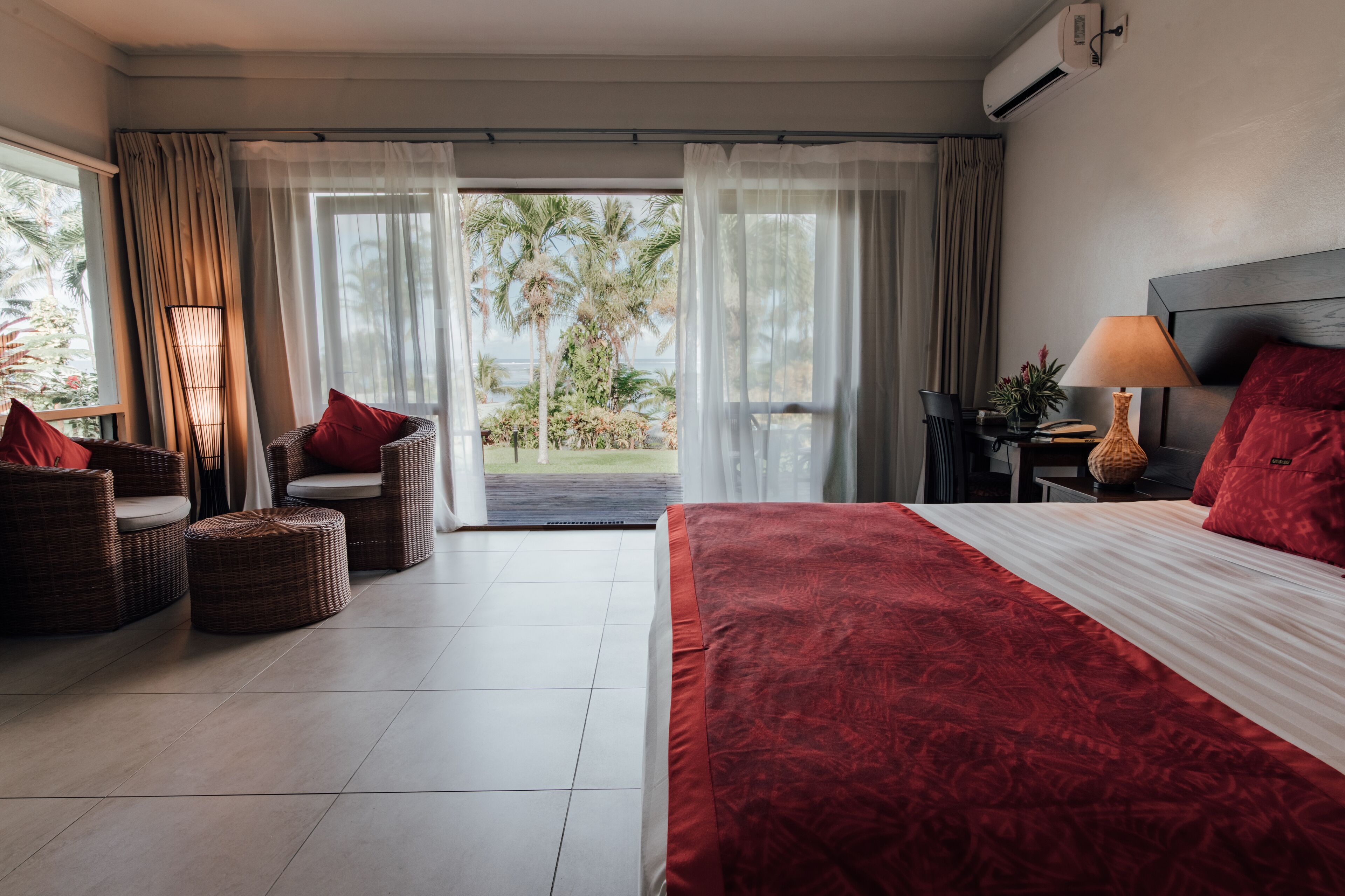 Sengetøy av topp kvalitet, safe på rommet og individuelt dekorert