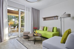 Superior room with balcony, Pool side - Family | Minibar, Zimmersafe, Schreibtisch, kostenlose Babybetten