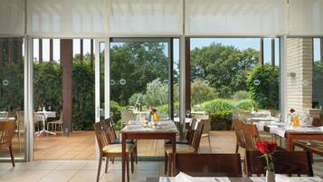 2 restaurants servant le petit déjeuner