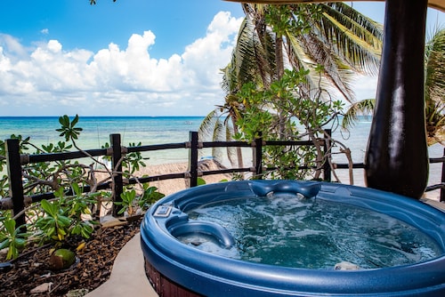El Taj Oceanfront & Beachside Condo Hotel