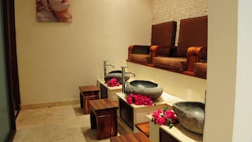 Body treatments, Swedish massages, facials, 3 treatment rooms