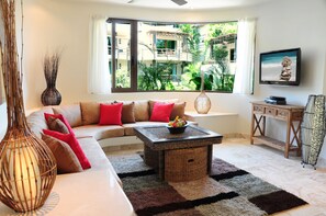 Deluxe Condo, 2 Bedrooms, Kitchen | Living area