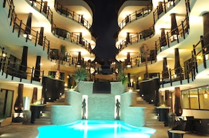 2 piscines a l'aire lliure