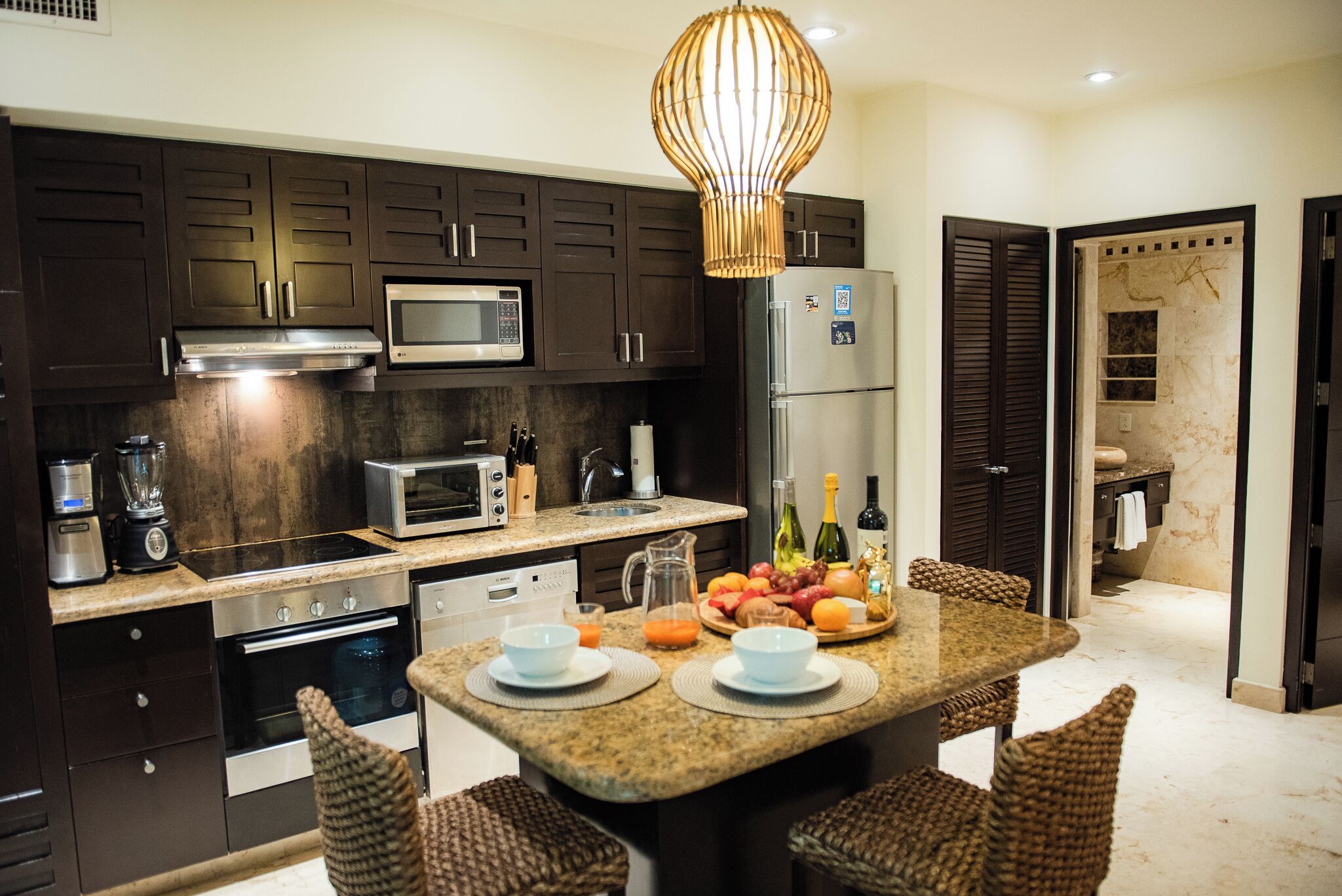 Deluxe Condo, 1 King Bed, Private Bathroom | Private kitchen | Microwave, stovetop, coffee/tea maker, blender