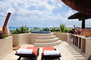 Loftsleilighet – deluxe, 2 soverom, delvis havutsikt | Terrasse/patio