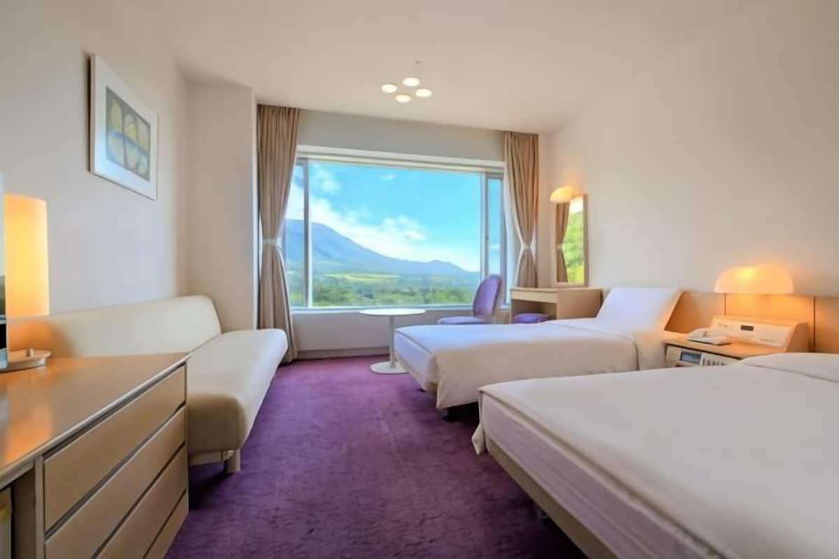 Caja de seguridad en la habitación, escritorio y cortinas blackout