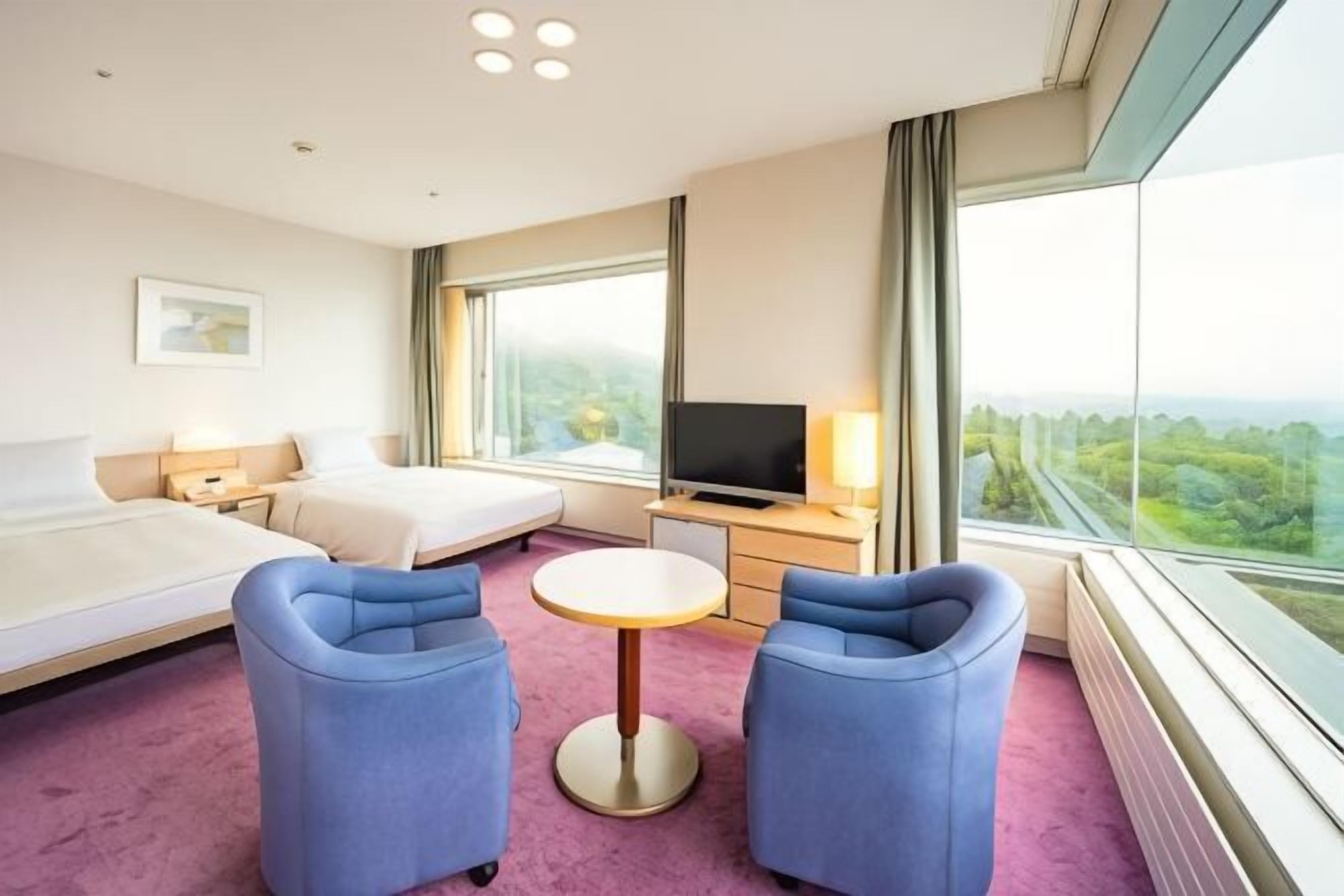 Caja de seguridad en la habitación, escritorio y cortinas blackout 