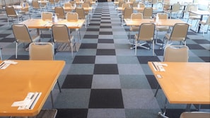 2 restaurants, breakfast served
