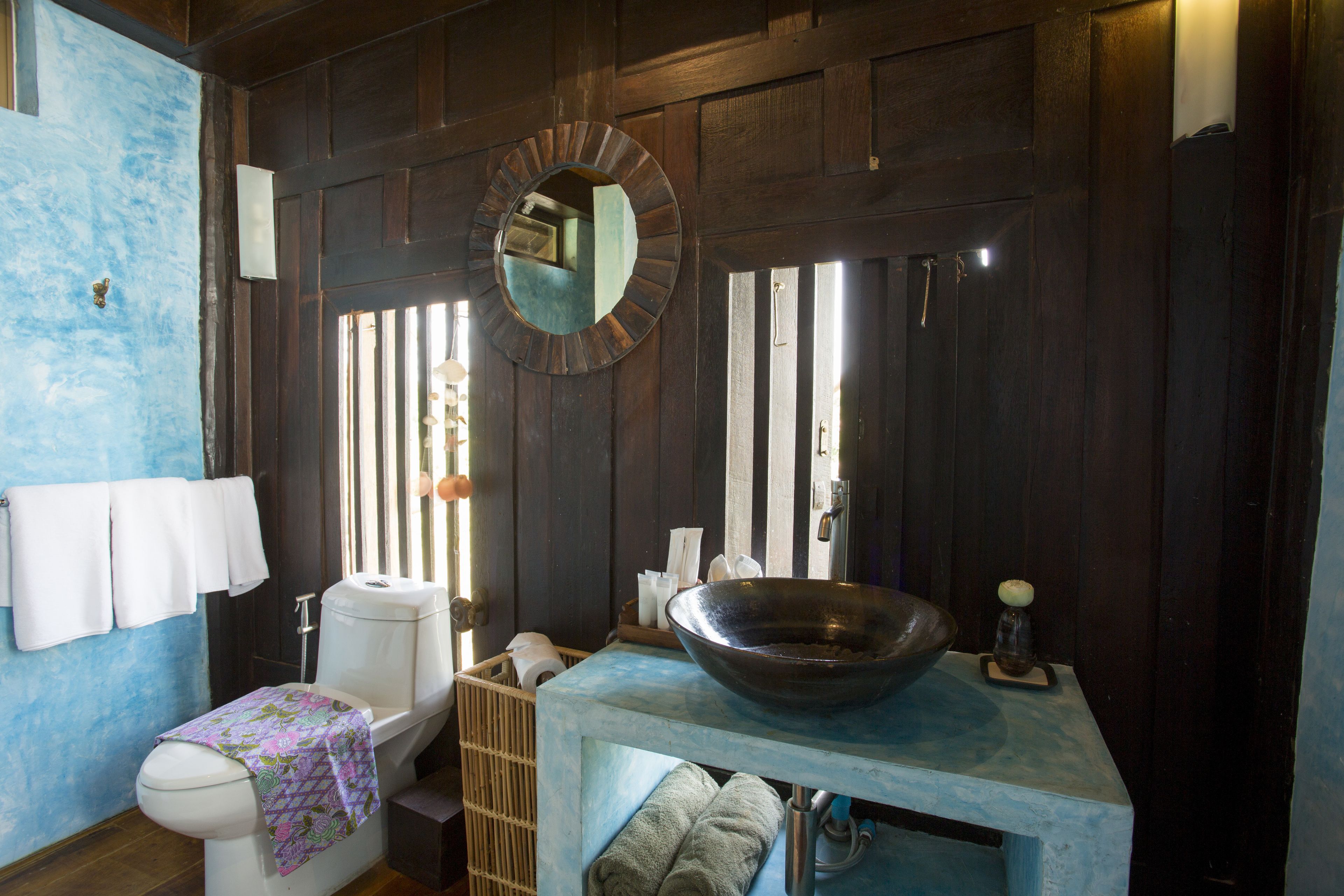 deluxe villa, 1 bedroom, sea view | bathroom | combined shower/bathtub, free toiletries, hair dryer, dressing gowns