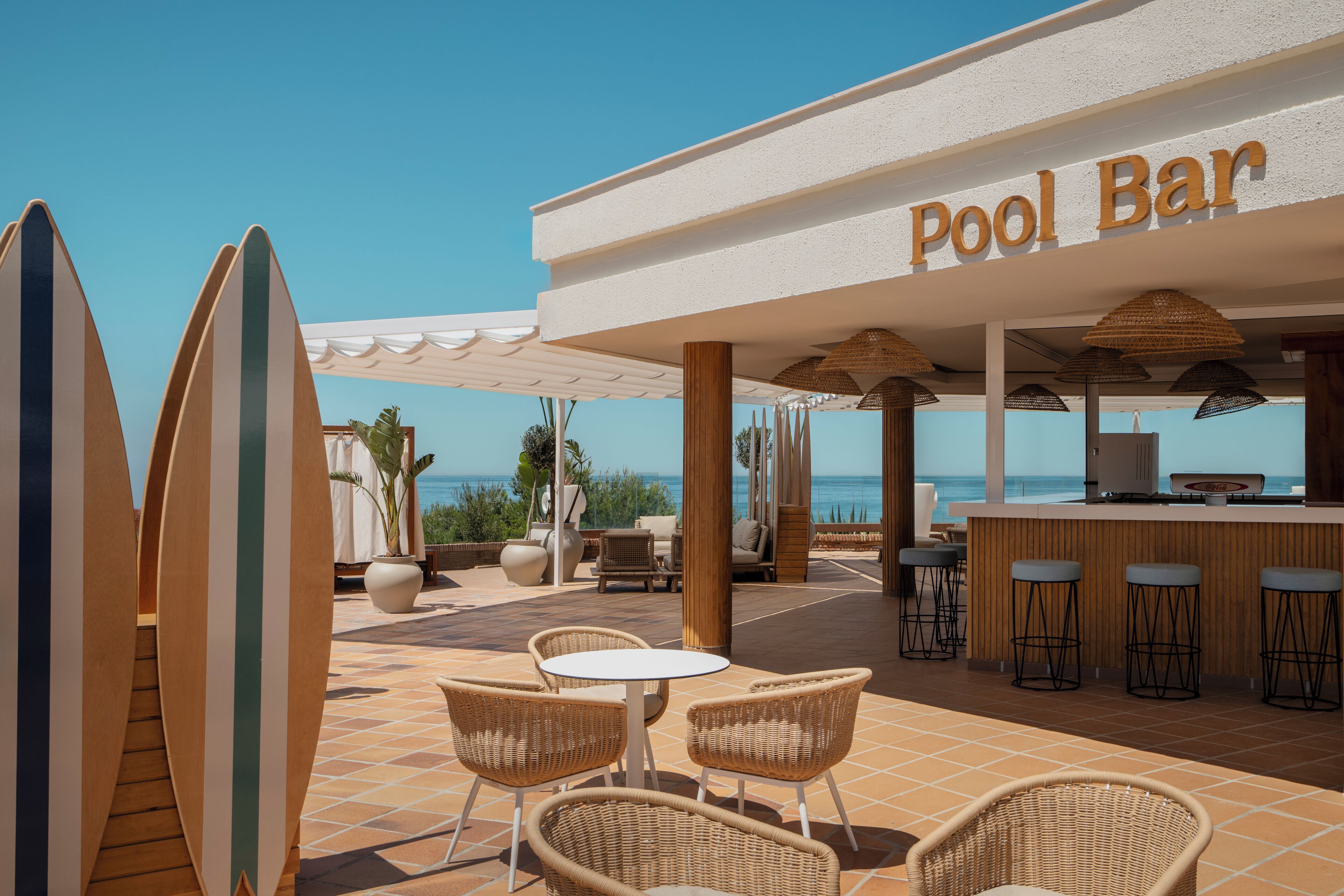 4 restaurants, breakfast, lunch, dinner served; international cuisine