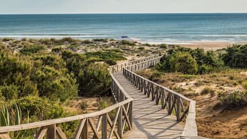 Accommodatie ligt op het strand, strandlakens