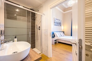 Triple Room, Private Bathroom | Desk, free cots/infant beds, rollaway beds, free WiFi - Hotel Bijou Roof Terrace (Florence)