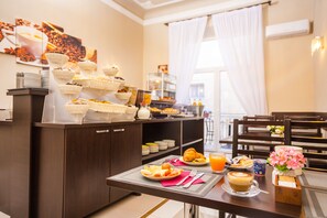 Tägliches inbegriffenes Frühstücksbuffet