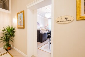 A hallway leading to a dining area with a sign reading "SALA COLAZIONE". - Hotel Bijou Roof Terrace (Florence)