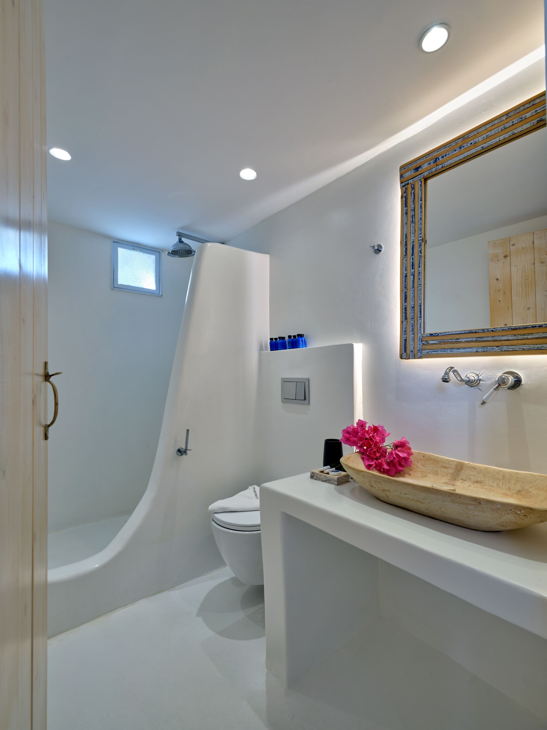 A modern bathroom with a white sink, a large mirror, and a bathtub.