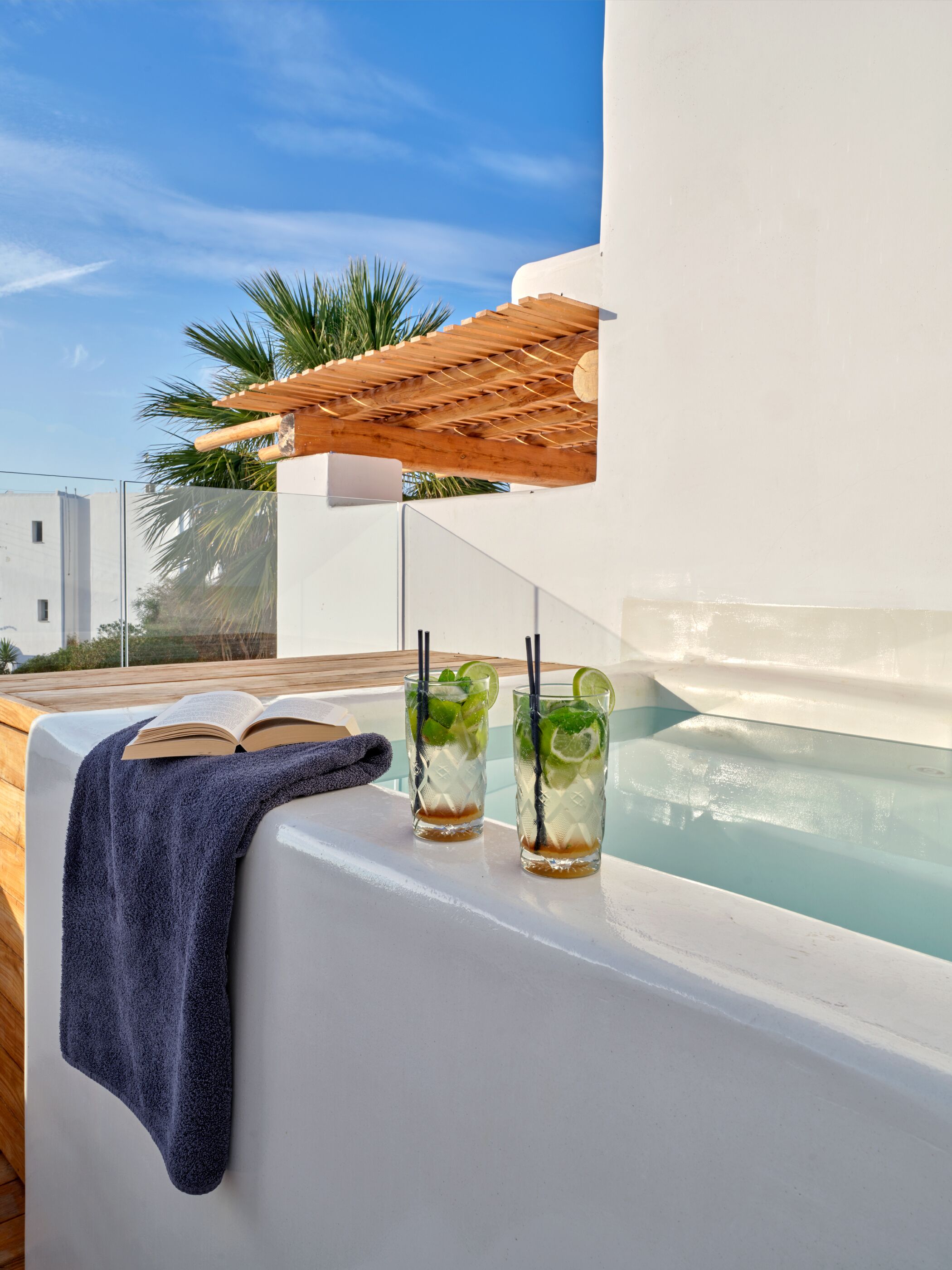 Junior Suite | In-room safe, individually decorated, individually furnished