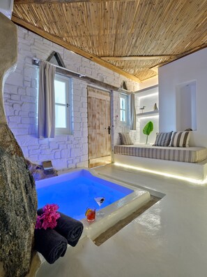 Superior Room, Hot Tub | In-room safe, individually decorated, individually furnished
