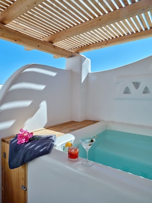 Junior Suite | In-room safe, individually decorated, individually furnished - Zefi Hotel & Suites (Paros)