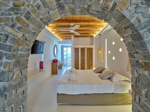 Junior Suite | In-room safe, individually decorated, individually furnished - Zefi Hotel & Suites (Paros)
