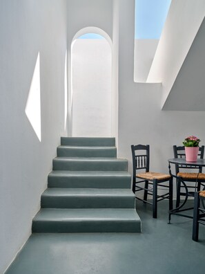 Economy Room Courtyard (raised basement) | In-room safe, individually decorated, individually furnished