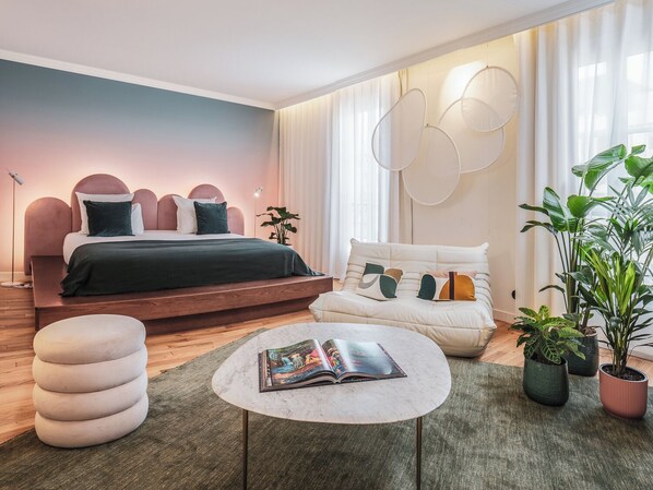 Svit | Sängtillbehör av högsta kvalitet och värdeförvaringsskåp på rummet