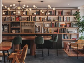 Bar (on property) - Seven Hotel Paris (Paris)