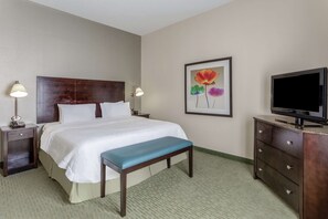 In-room safe, desk, laptop workspace, blackout drapes - Hampton Inn Richmond - South (Richmond)
