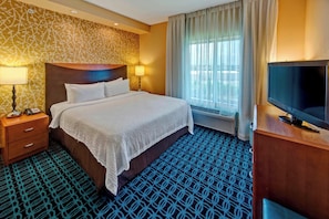 Desk, blackout drapes, iron/ironing board, free cribs/infant beds - Fairfield Inn & Suites by Marriott Weatherford (Weatherford)