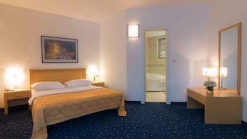 Hochwertige Bettwaren, Minibar, Zimmersafe, Schreibtisch