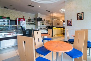 Bar (on property) - Blue Star (Budva)