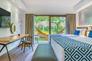 Standard Vitória Régia | Minibar, in-room safe, desk, blackout drapes