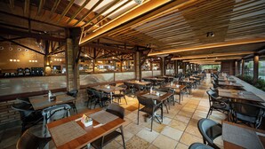 A spacious restaurant with wooden beams, tiled flooring, and a variety of seating arrangements. - Salinas Maragogi All Inclusive Resort (Maragogi)
