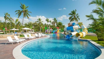 8 outdoor pools, pool loungers