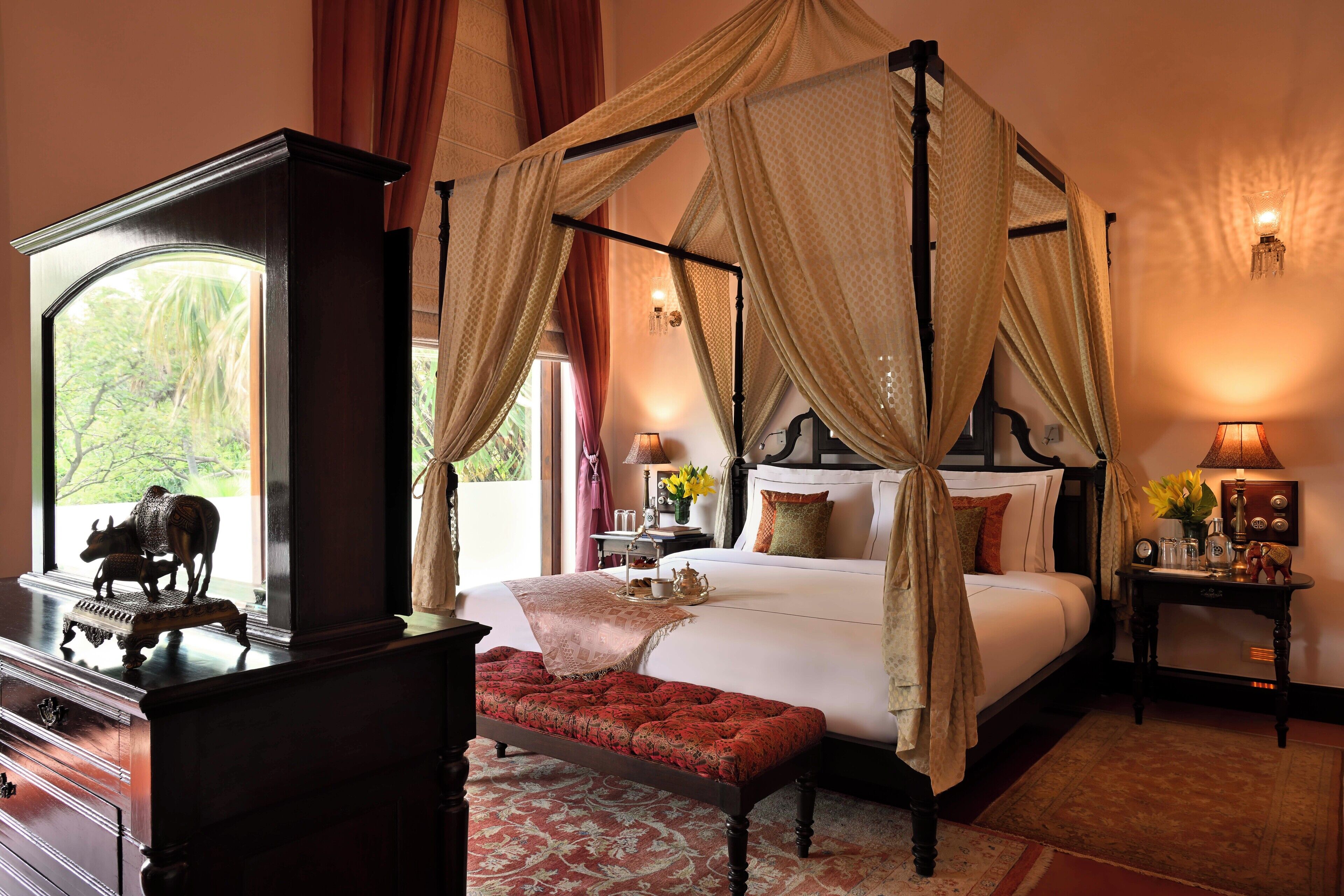 royal suite, 1 king bed | premium bedding, minibar, in-room safe, desk