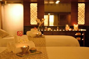 전신 트리트먼트, 아로마테라피, 바디 랩, 바디 스크럽, 아유르베다 트리트먼트, 마사지 서비스